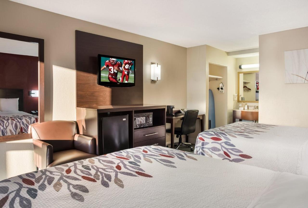 Red Roof Inn Тупело Екстериор снимка