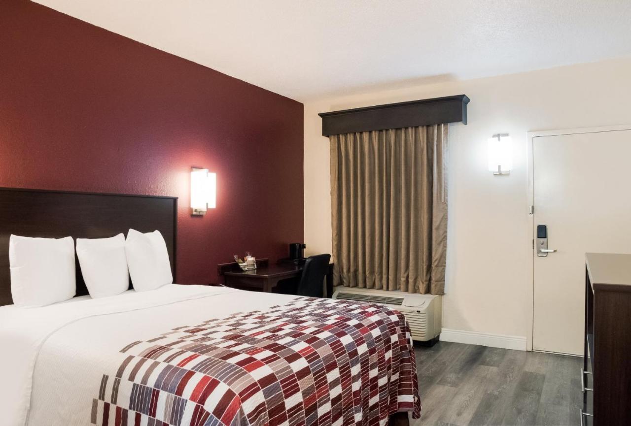Red Roof Inn Тупело Екстериор снимка