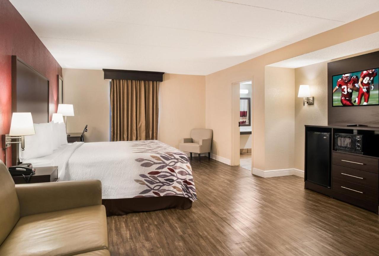 Red Roof Inn Тупело Екстериор снимка