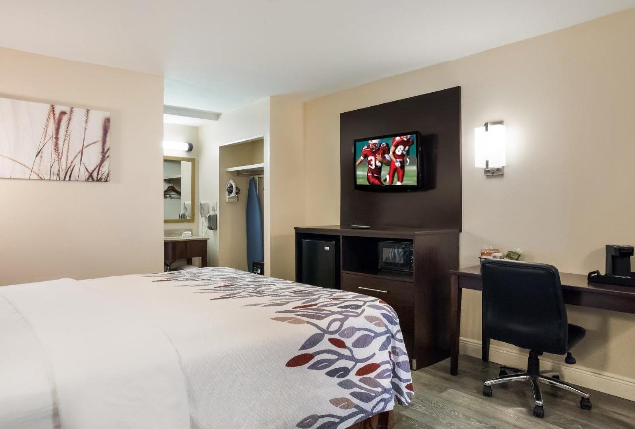 Red Roof Inn Тупело Екстериор снимка
