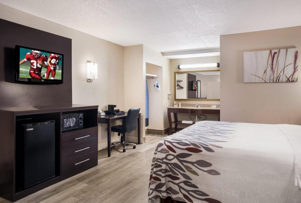 Red Roof Inn Тупело Екстериор снимка