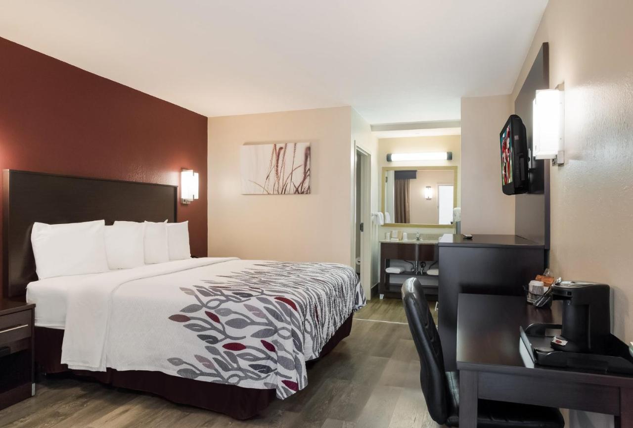 Red Roof Inn Тупело Екстериор снимка