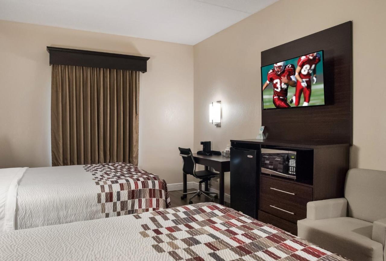 Red Roof Inn Тупело Екстериор снимка