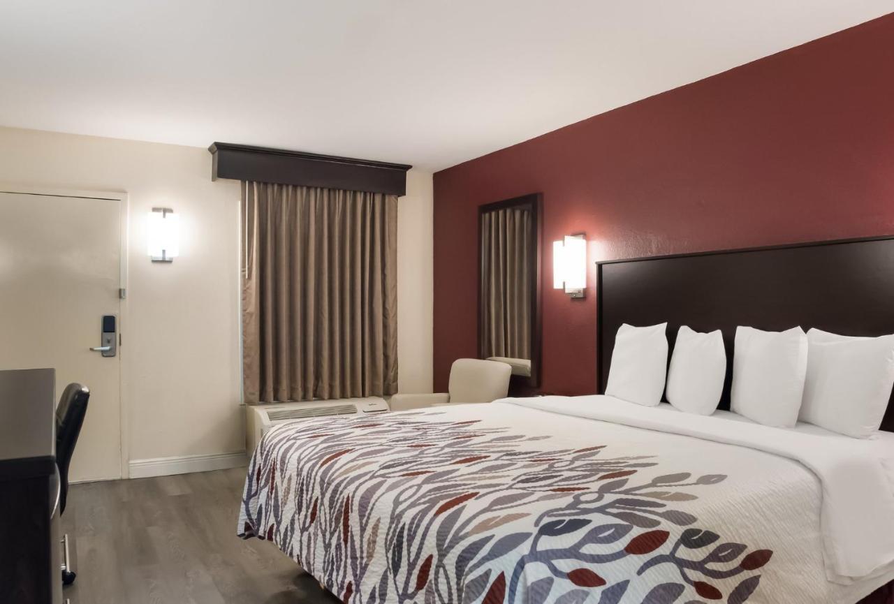 Red Roof Inn Тупело Екстериор снимка