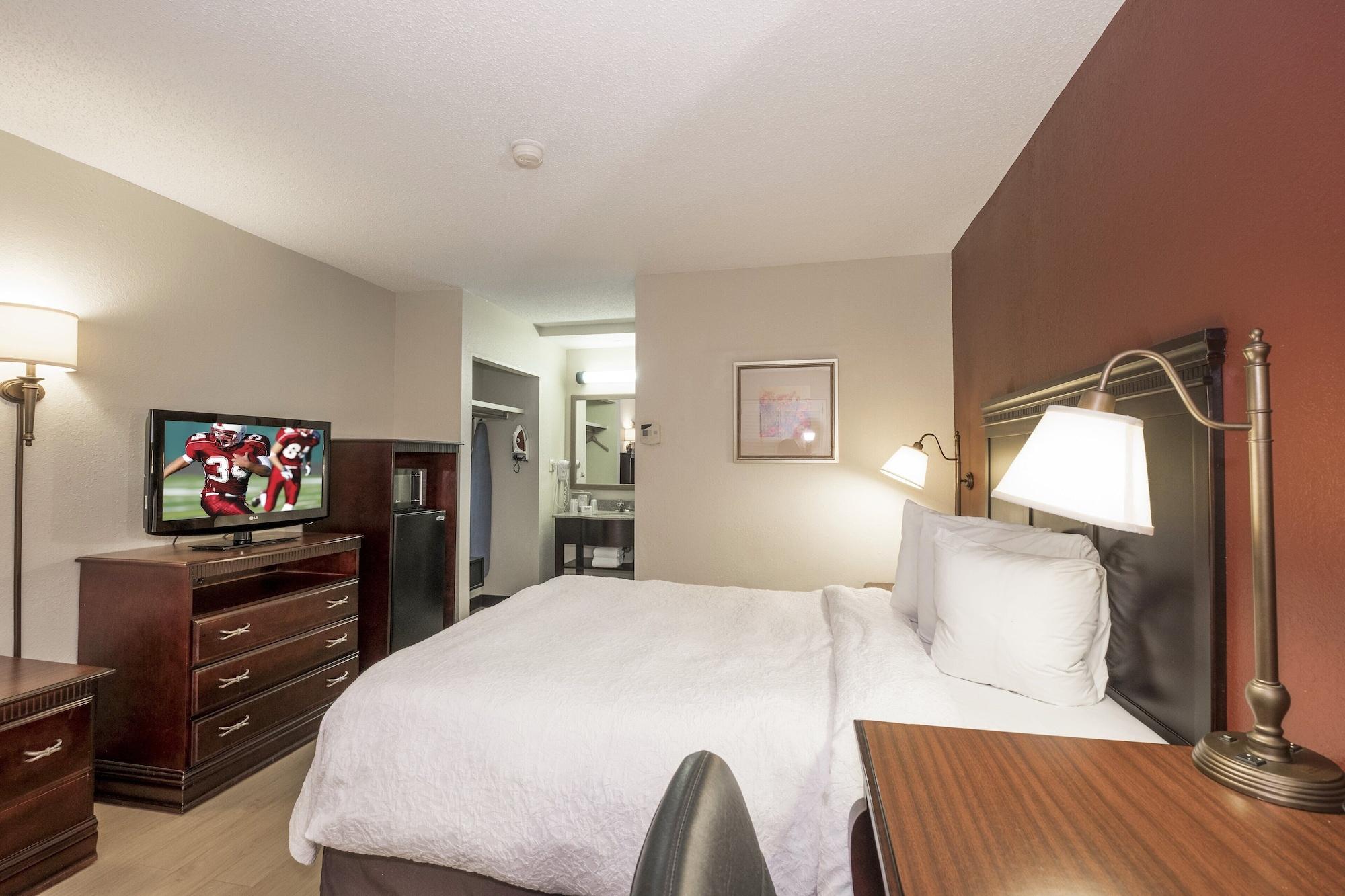Red Roof Inn Тупело Екстериор снимка