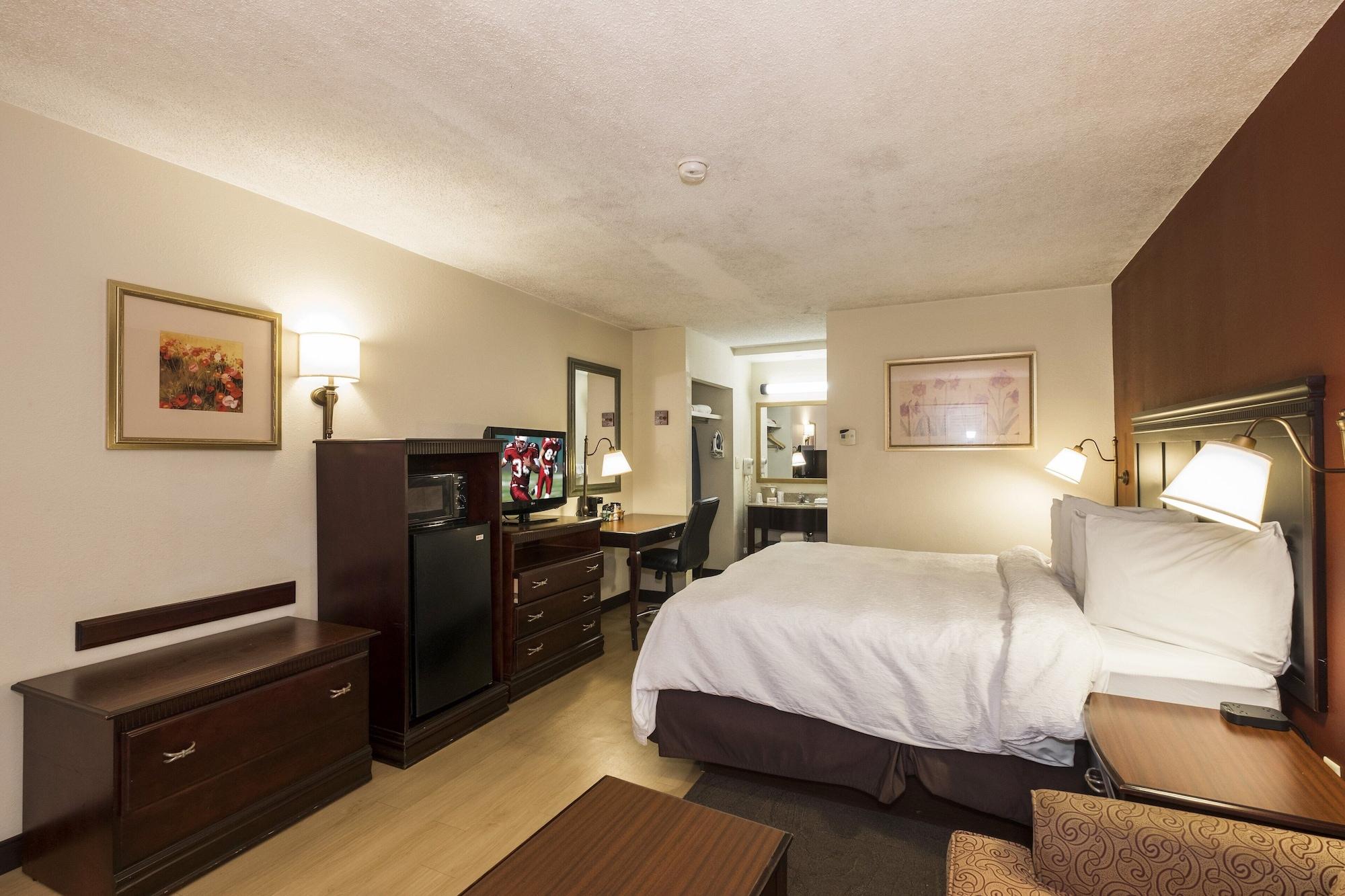Red Roof Inn Тупело Екстериор снимка