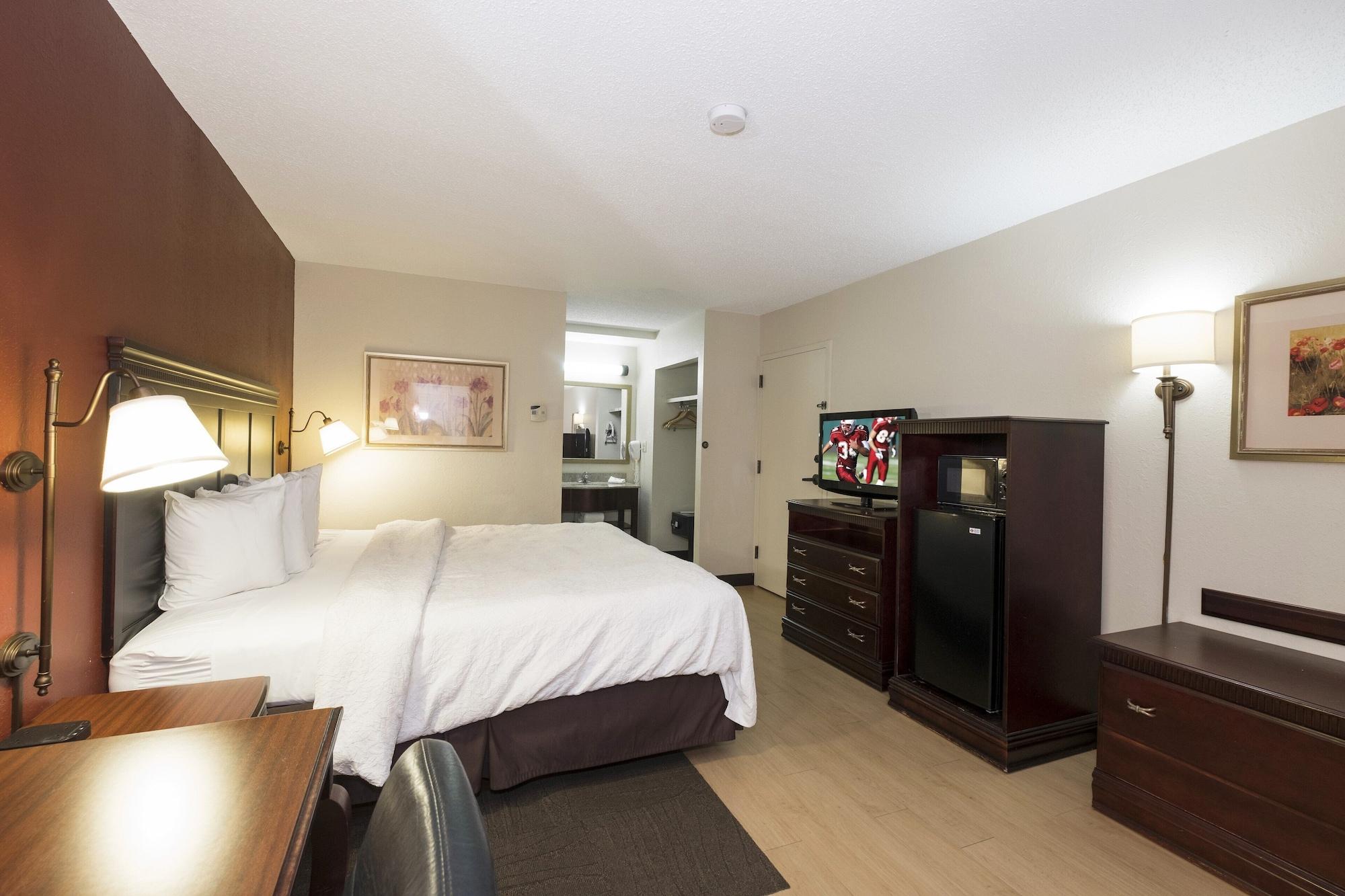 Red Roof Inn Тупело Екстериор снимка