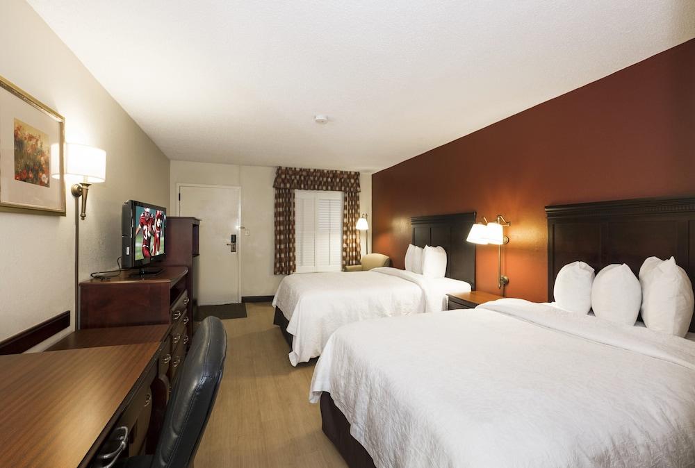 Red Roof Inn Тупело Екстериор снимка