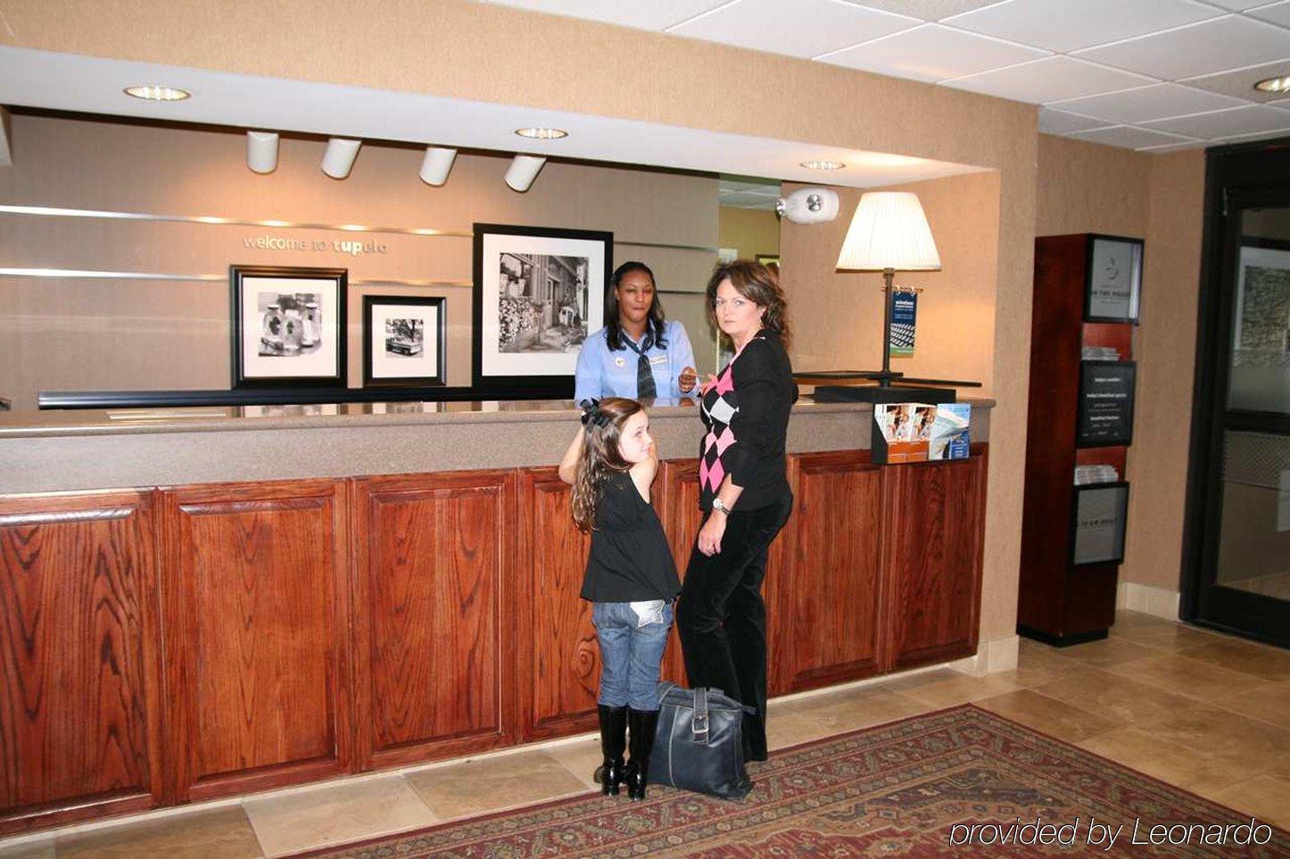 Red Roof Inn Тупело Интериор снимка